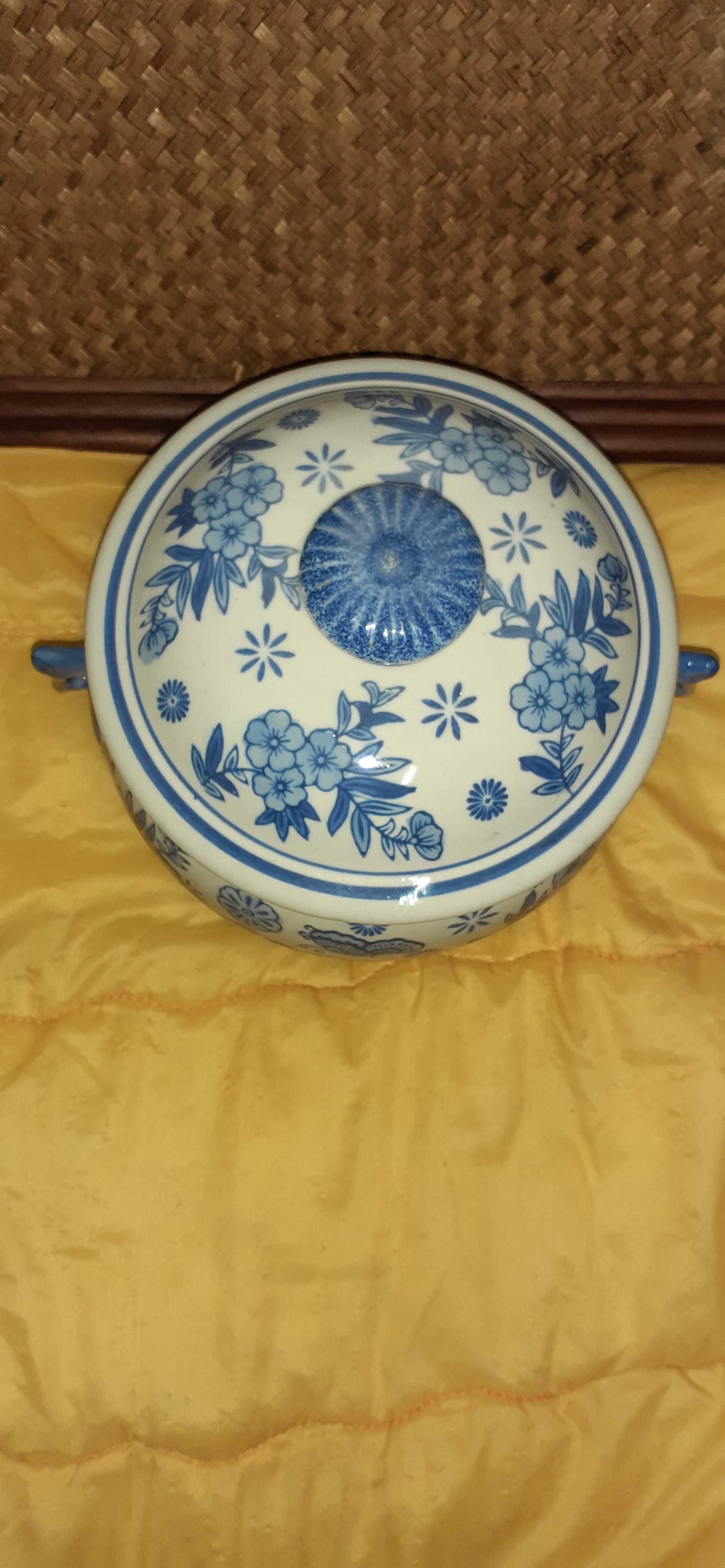 Terrina Azul com Motivos Florais Marcado na Base
