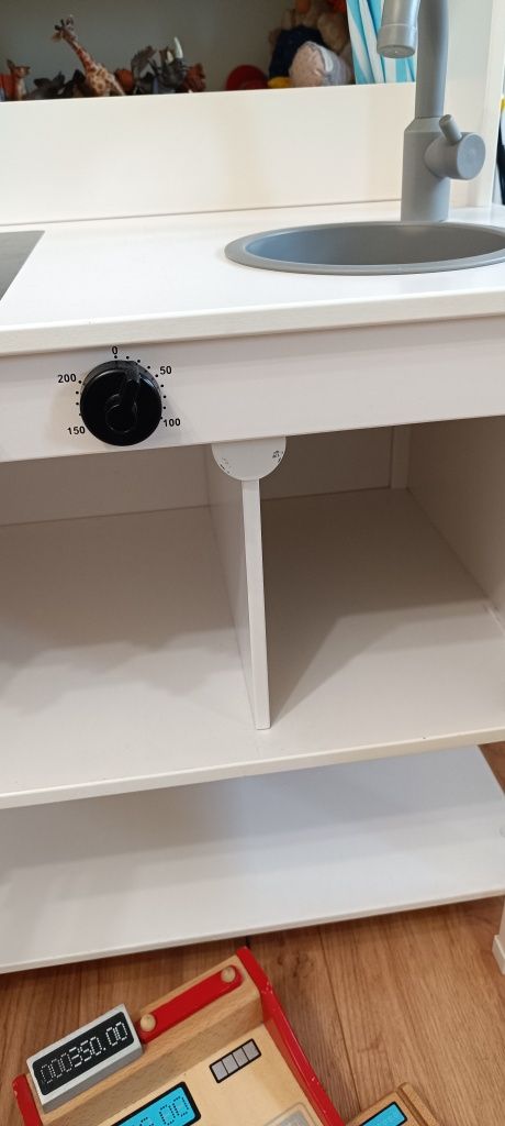 Kuchnia dla dzieci Ikea i kasa drewniana