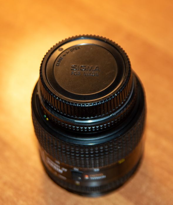 Nikon AF Nikkor 28-105mm 1:3.5-4.5D + кришки