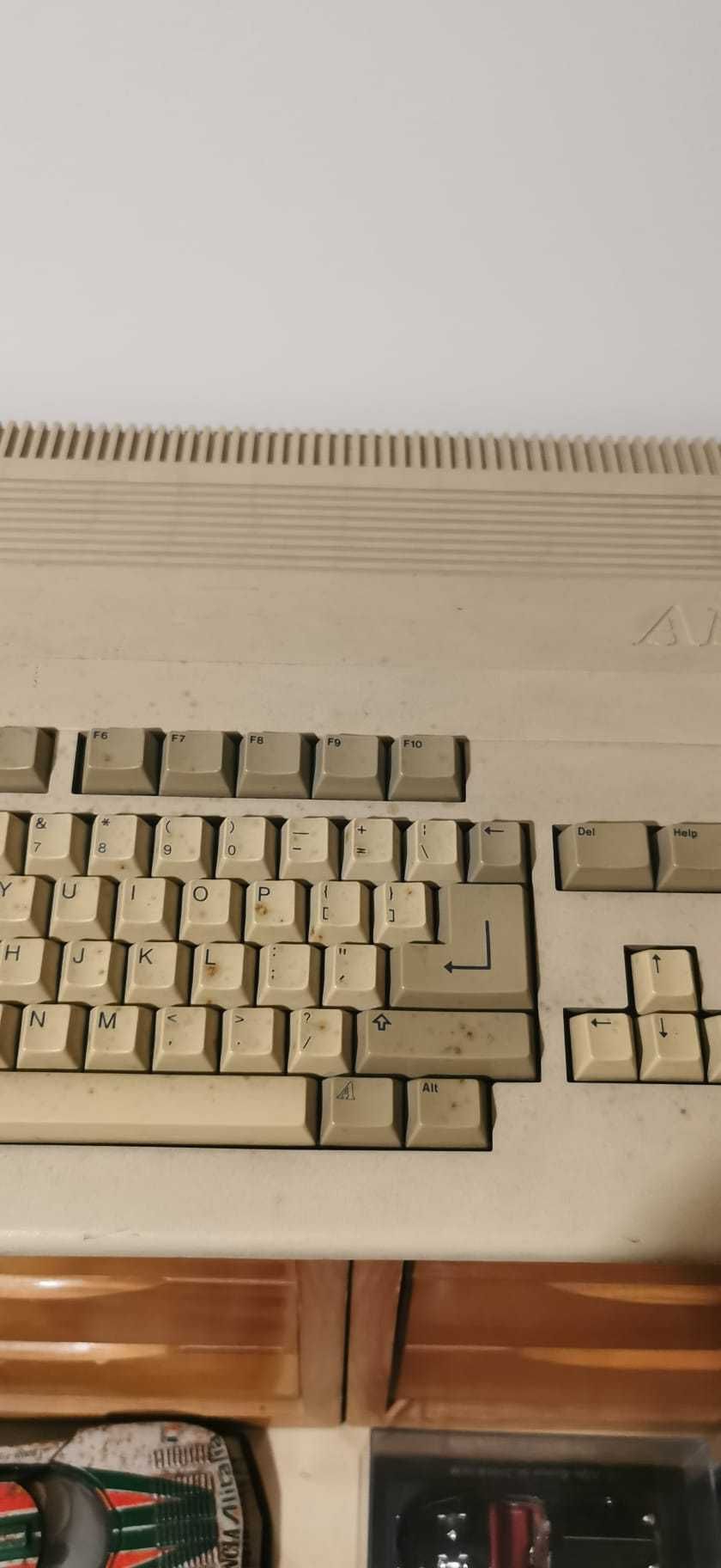 Commodore Amiga 500 com muitos acessórios vintage (Funcional)