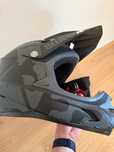 Kask Bluegrass Intox czarny XL Fullface DH