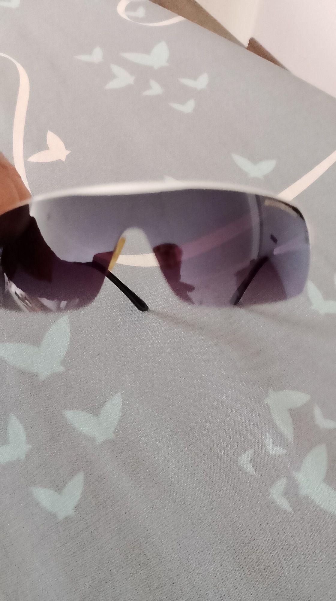 Okulary przeciwsłoneczne Giorgio Armani uszkodzone