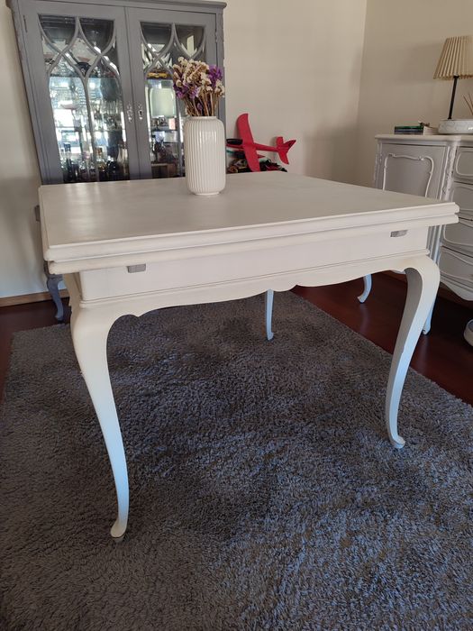 Mesa estilo Queen Anne