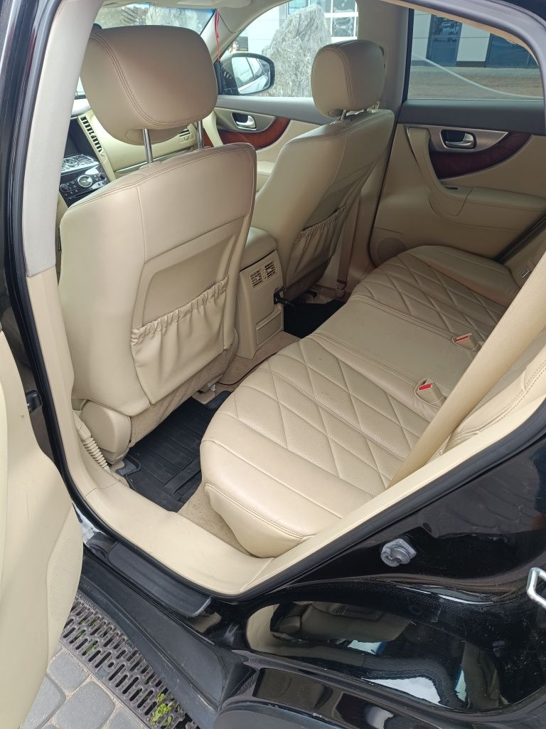 Infiniti FX50 390 KM Stan bardzo dobry