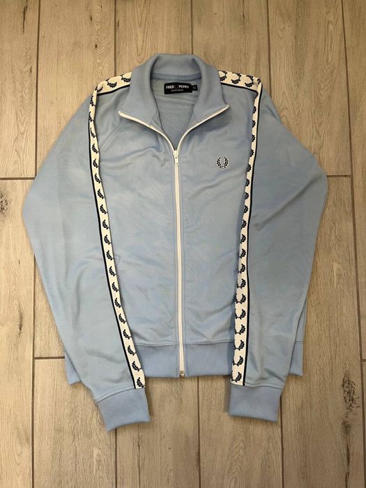 олимпийка fred perry на лампасах