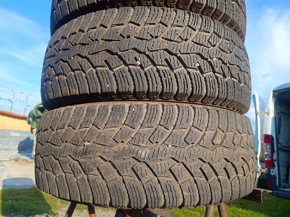 Opony zimowe Nokian 225/70R15C z 2022r