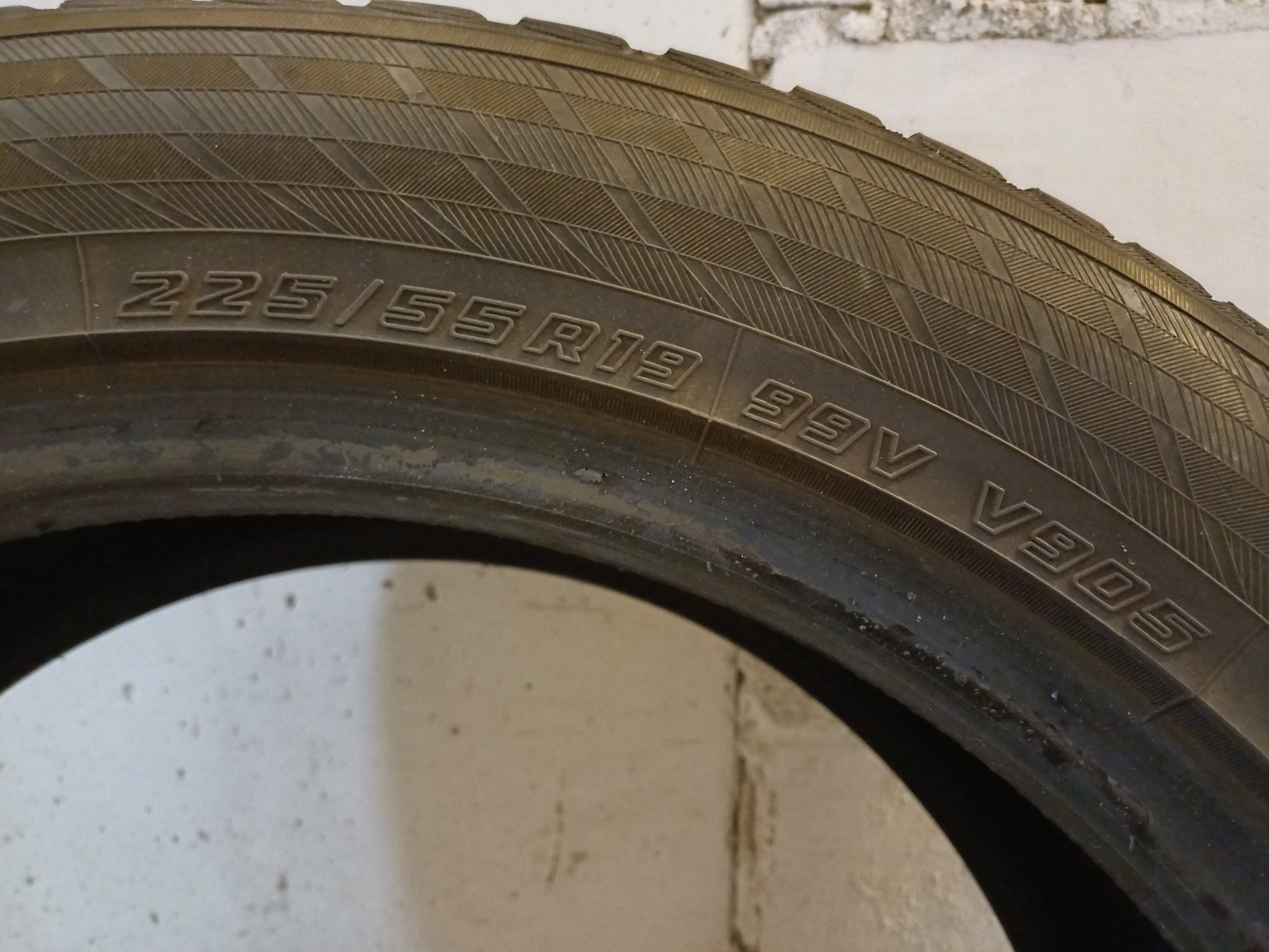 Opona  225/55  R19 wielosezonowa