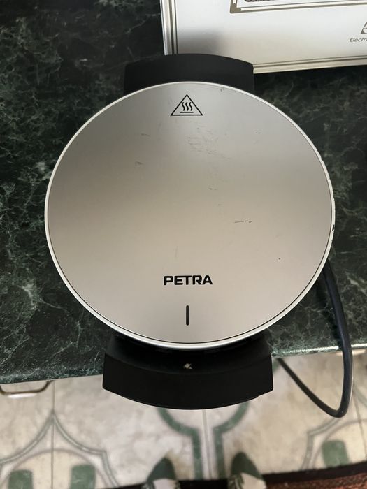 Вафельница Petra