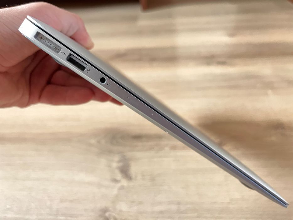  MacBook Air 13” A1466 (2017) • i5 • 8GB • 120GB SSD #25