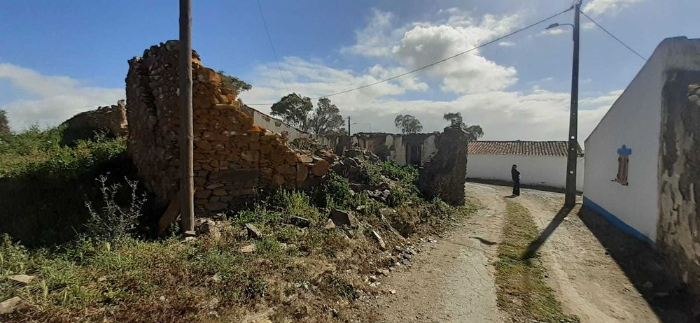 Ruína com 70 m² em Monte das Sorrais (Castro Verde)
