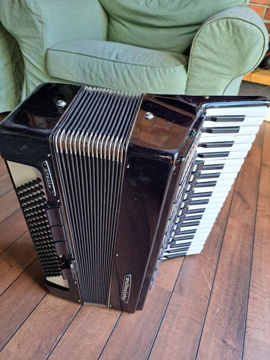 Akordeon Weltmeister Stella 120