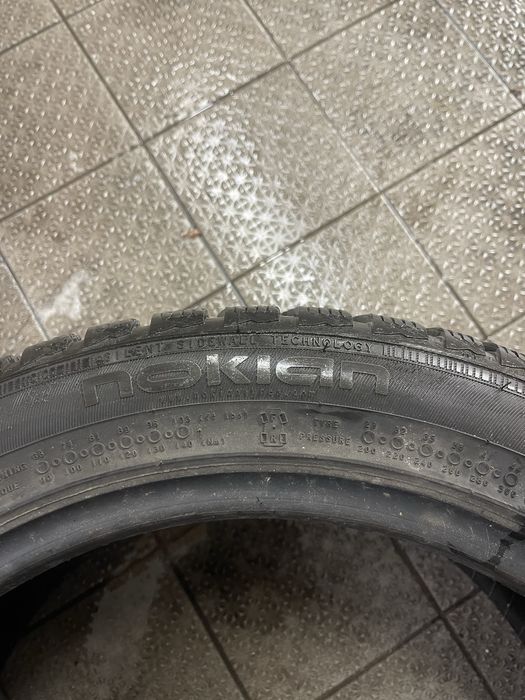 Зимова Резина Nokian 215/45R16