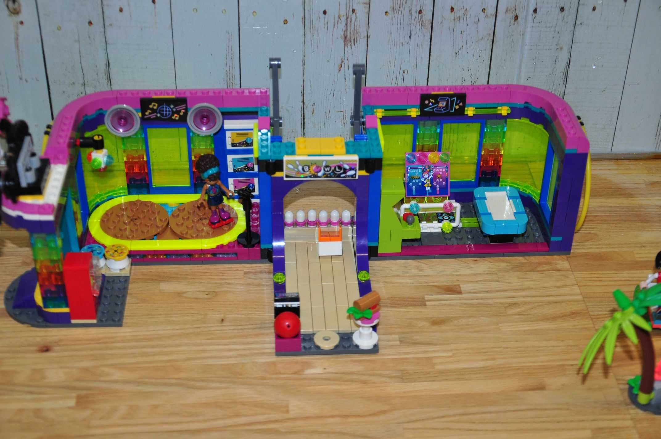 Z0088. Zestaw LEGO Friends 41708-1 Roller Disco Arcade