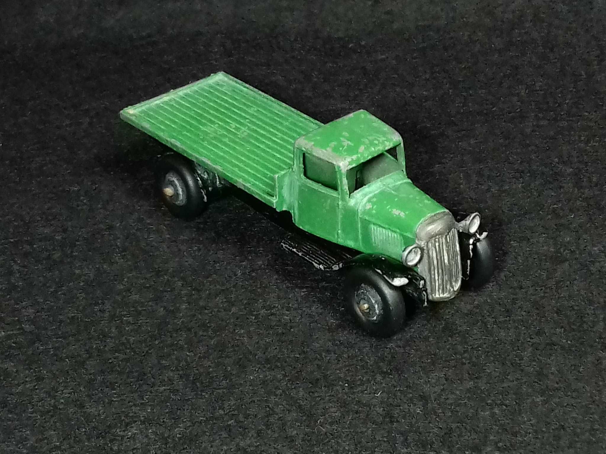 Dinky Toys #25C - Flat Truck - 1940s by Meccano Ltd