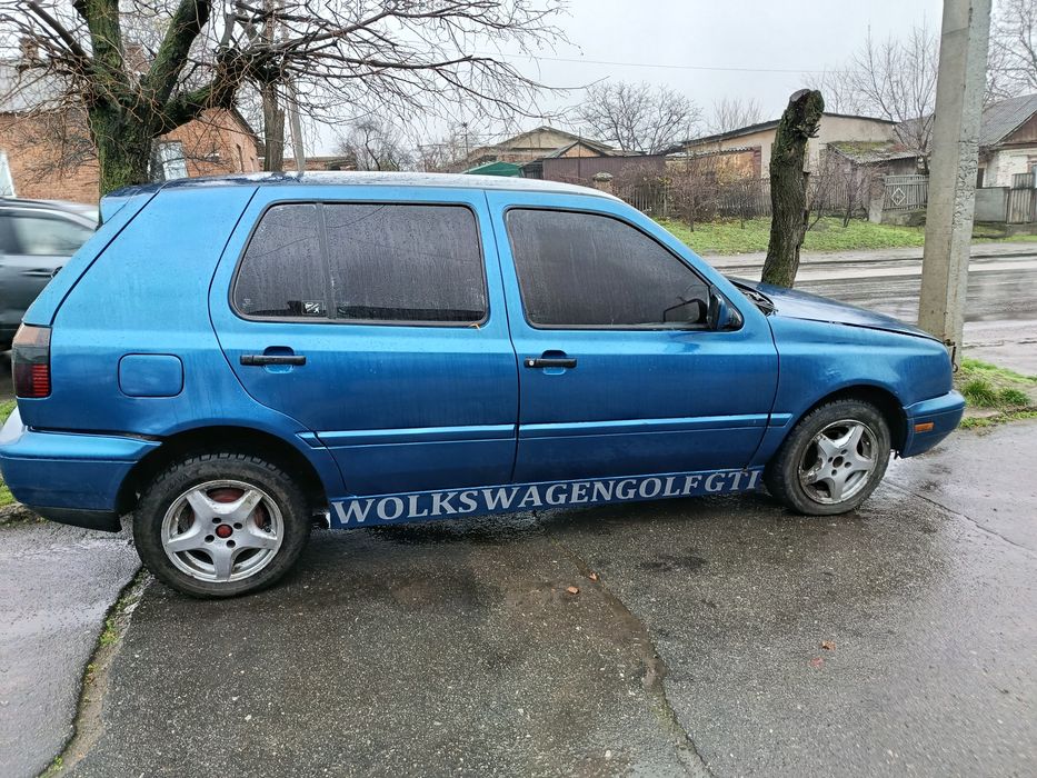Продам Фольксваген гольф 1.8