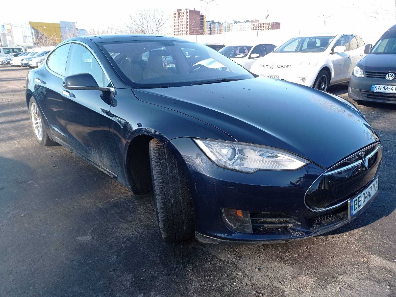 Tesla Model S 2013 року/електро