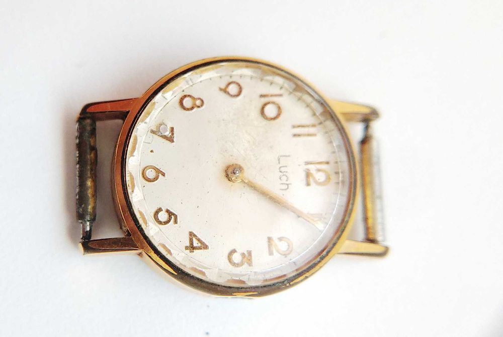 Жіночий позолочений годинник Luch (несправний)