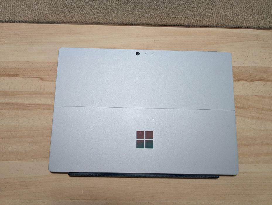 Планшет Microsoft Surface Pro 5 8/256gb Intel Core i5-7300u