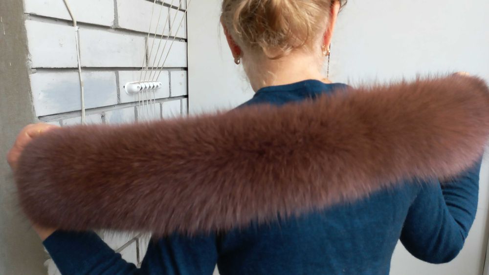 Меховой воротник.