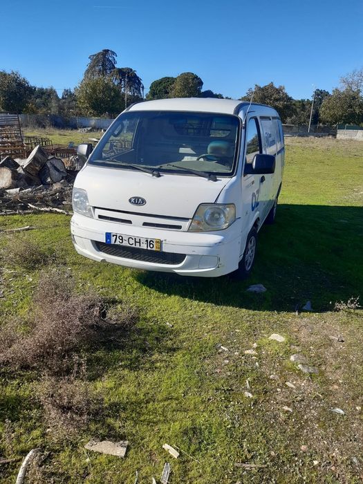 Kia Prégio (avariado)