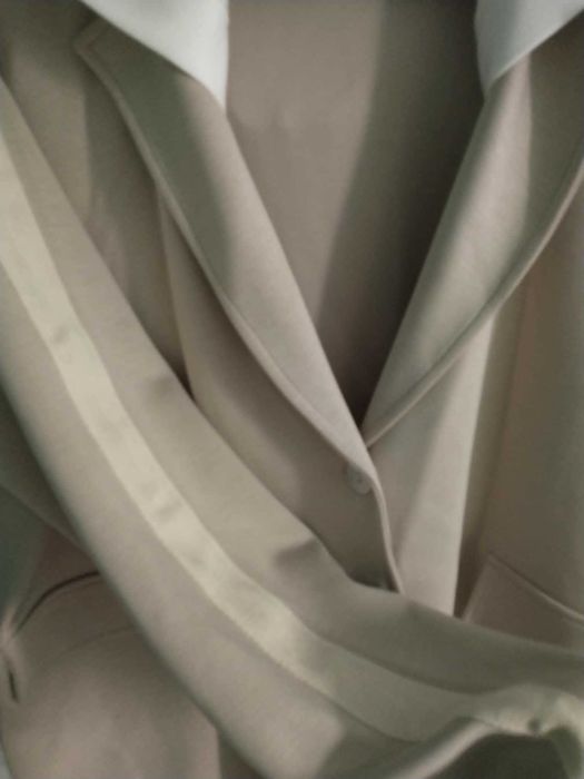 Marynarka beżowa sportowa z kapturem UNI