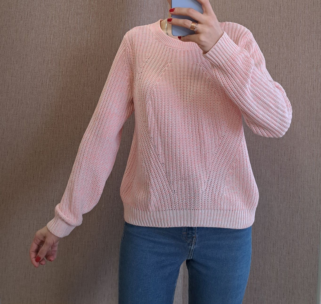 В'язаний светр ,рожевого кольору