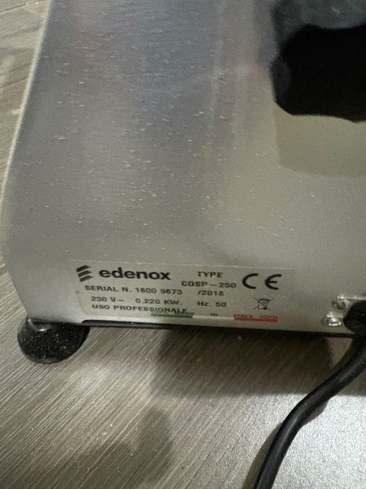 Máquina de cortar carnes