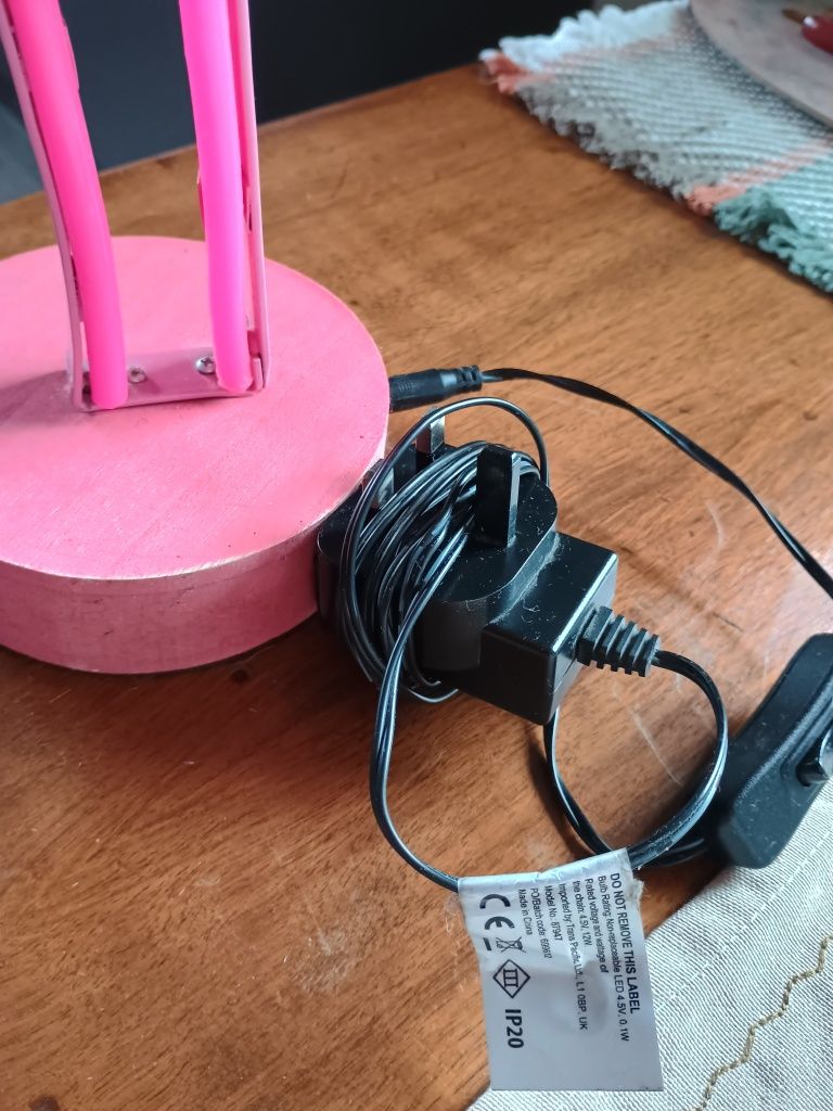 Lampka flaming różowa, wtyczka angielska