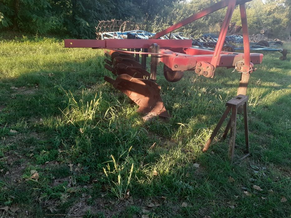 Плуг п'яти корпусний.