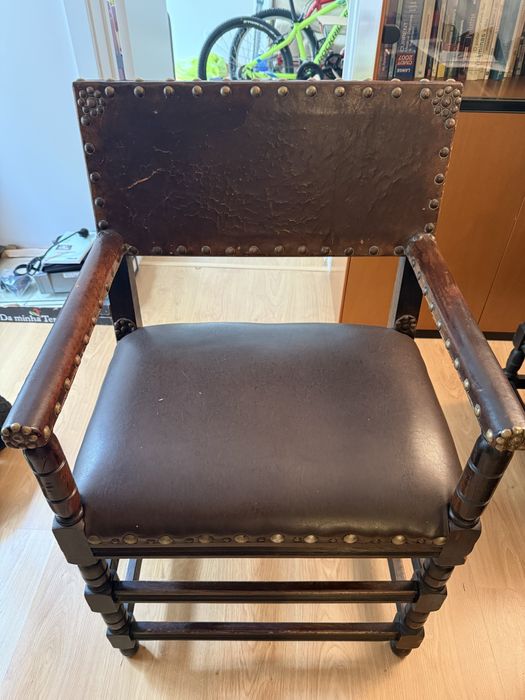 Cadeiras de braços de madeira