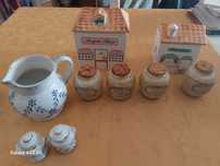 Lindas peças em porcelana e barro. Assinadas ou marcadas.