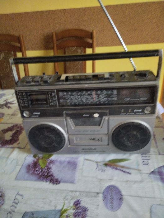 Sprzedam stare radio uniwersum CTR2304U