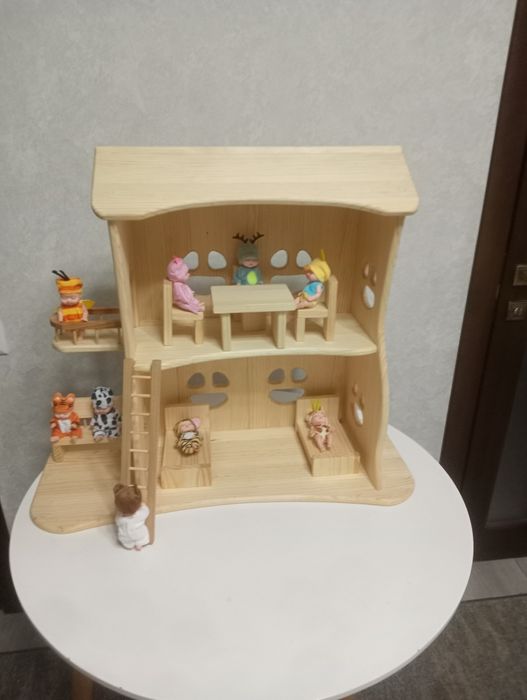 Ляльковий будинок з дерева