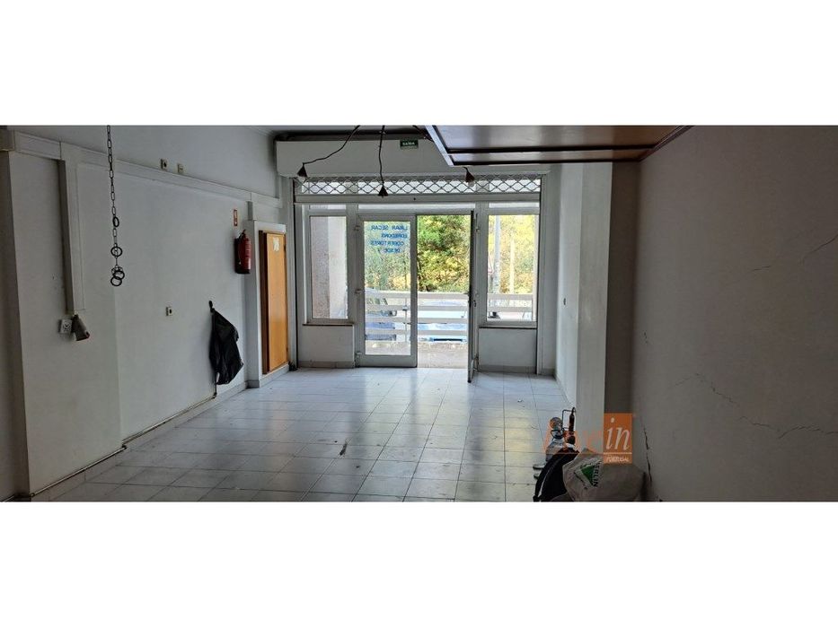Loja com 98m2 em Queluz