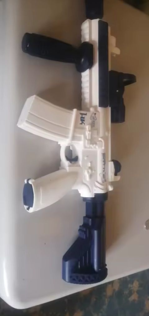pistolet na wodę całkowicie nowy w opakowaniu