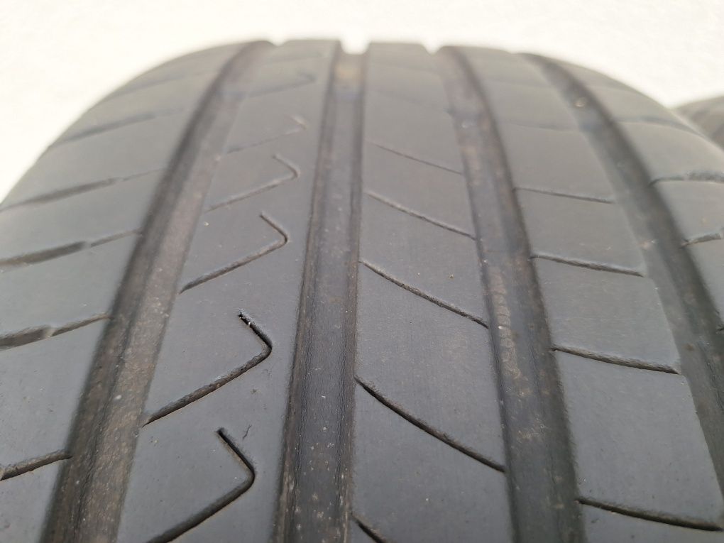 Sprzedam 2 używane opony letnie 215/55R 16 Saetta