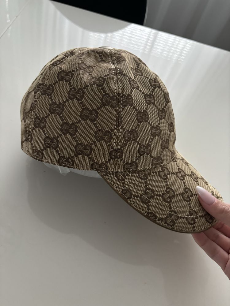 Gucci czapka z daszkiem brazowa monogram logo miu celin