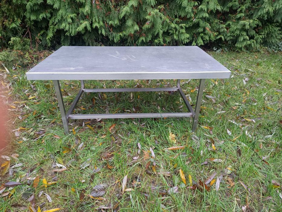 Stół produkcyjny ze stali nierdzewnej 140cm.