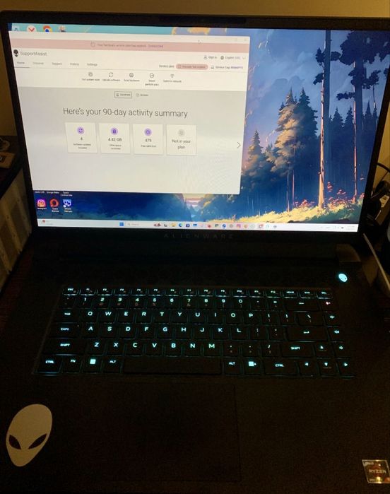 Dell Alienware 17 r5 AMD 6900HX  Radeon 6850M 12GB DDR 32GB SSD 1Tb