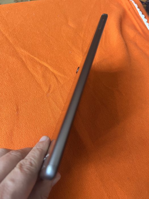 Продам пленшет Lenovo TB 850SF 2/32GB Tab M8