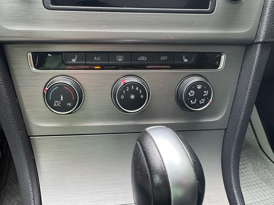 Volkswagen Golf      2015