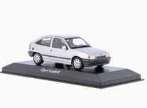 GM Opel Kadett E (1990) Maxichamps® skala 1:43