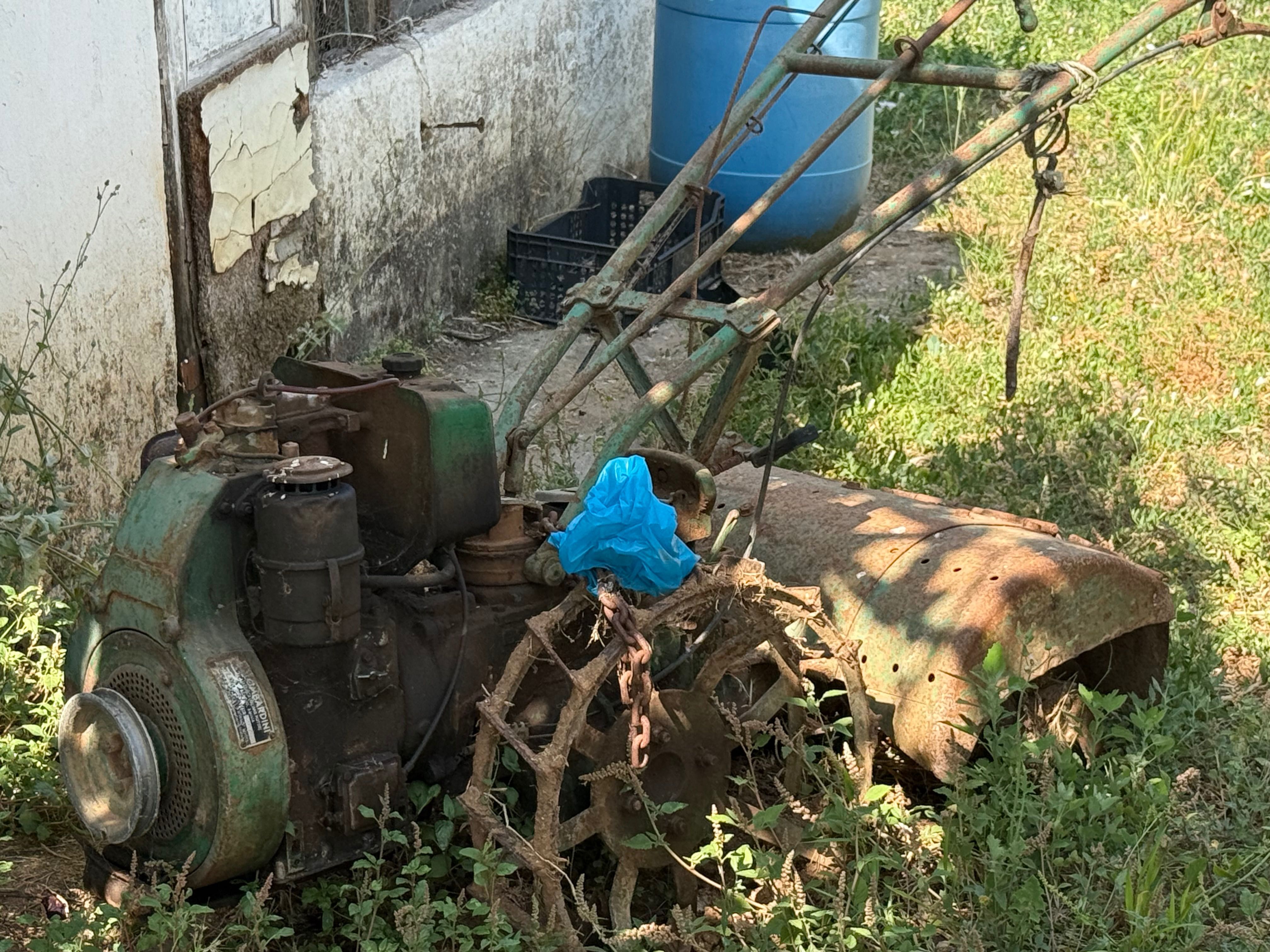 Moto cultivador - trator - alfaias agrícolas