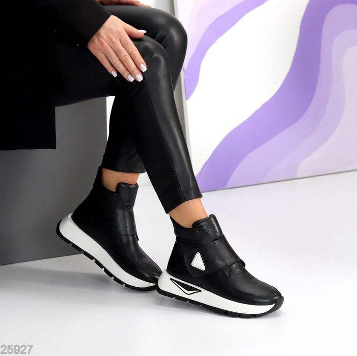 Жіночі шкіряні зимові спортивні черевики в кольорах