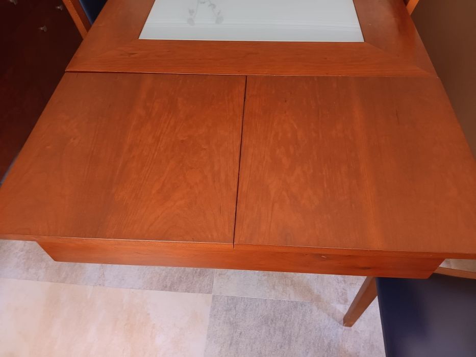 Mesa de sala de estar com 8 cadeiras