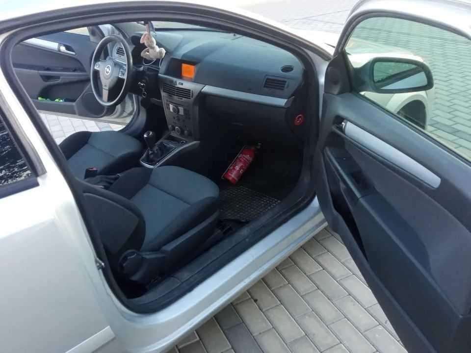 Opel Astra GTC rocznik 2006