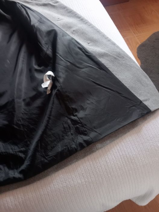 Casaco comprido em cinza descontraído com capuz e estilo _- Zara