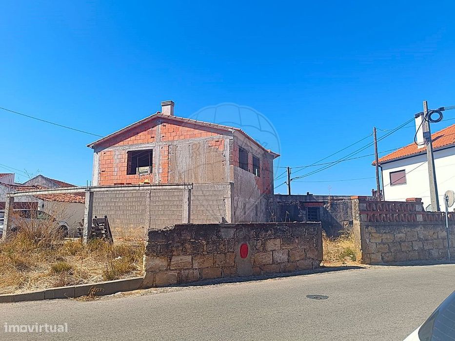 Moradia T4 para venda