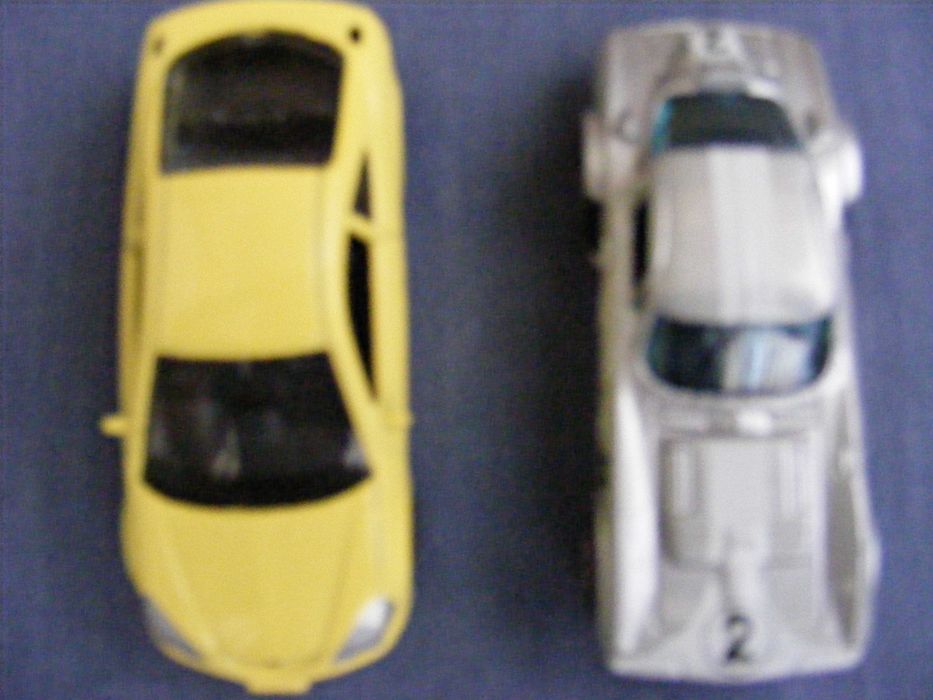 8 Miniaturas de carros - antigas e impecáveis