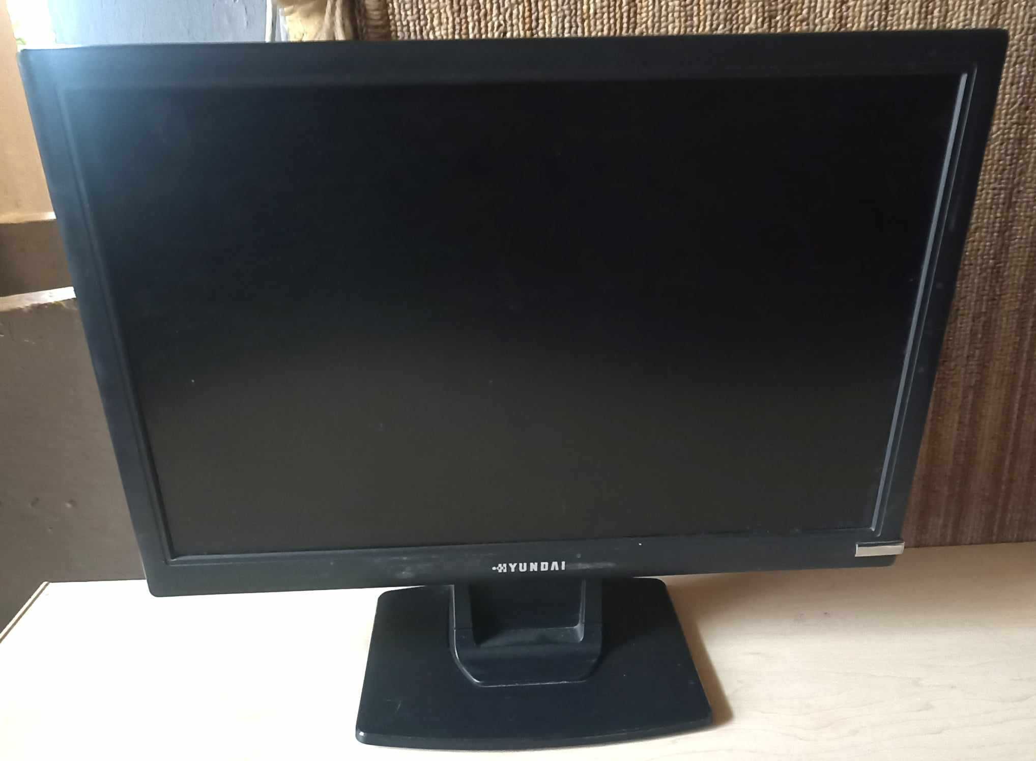 Monitor do komputera Hyundai 15" sprawny